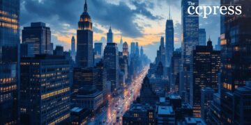 US Bitcoin Reserve Faces $5B Loss Amid Market Drop